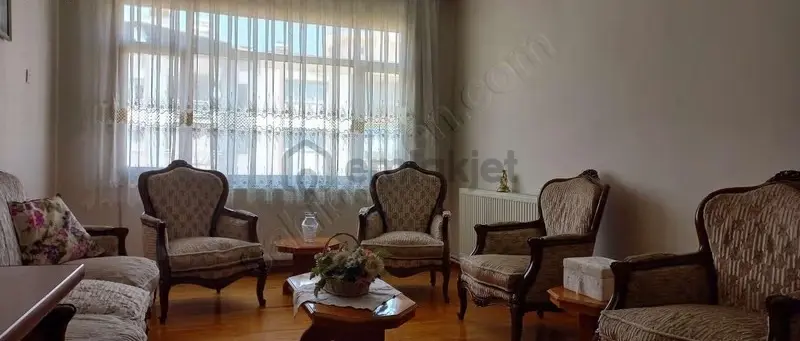 Çınarlı Caddesi Eşyalı Kiralık 3+1 Daire - 4