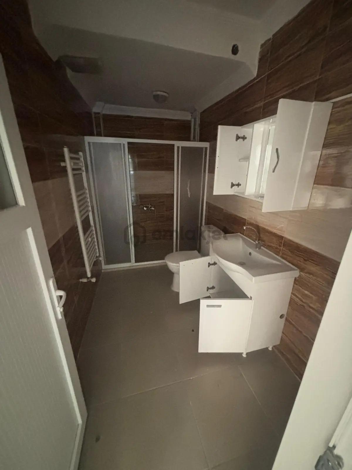 Üçelden Tekelerde Geniş 3+1 Kiralık Daire - 20