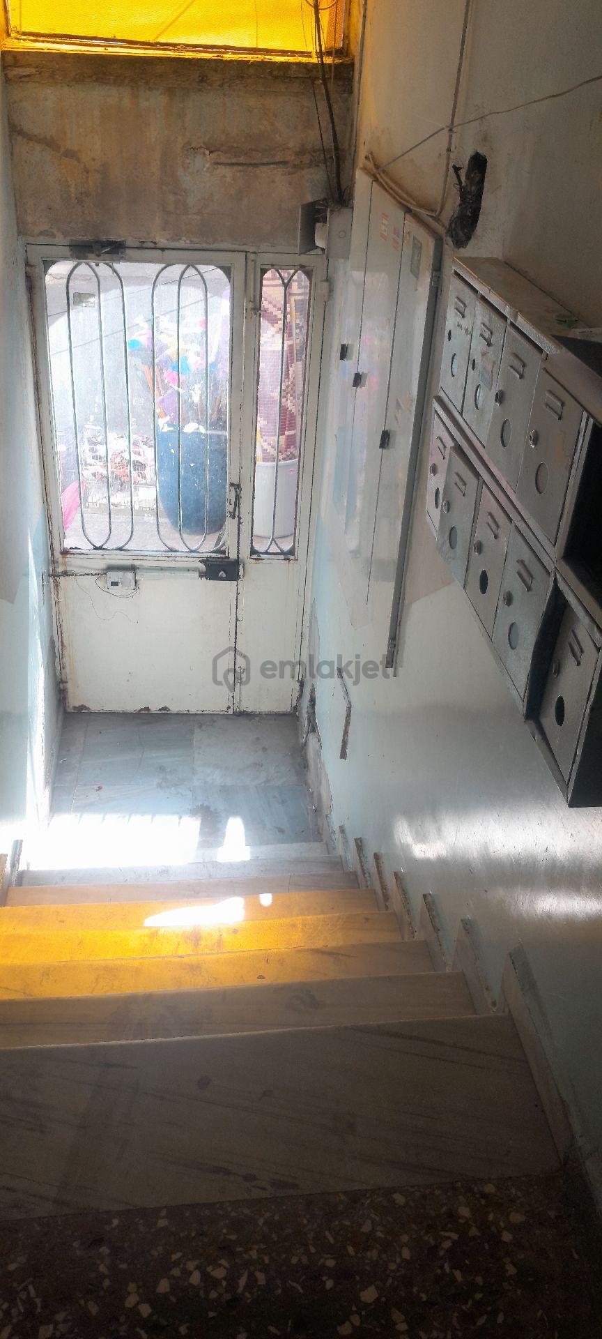 Kombili Ara Kat Balkonlu Satılık Daire - 32