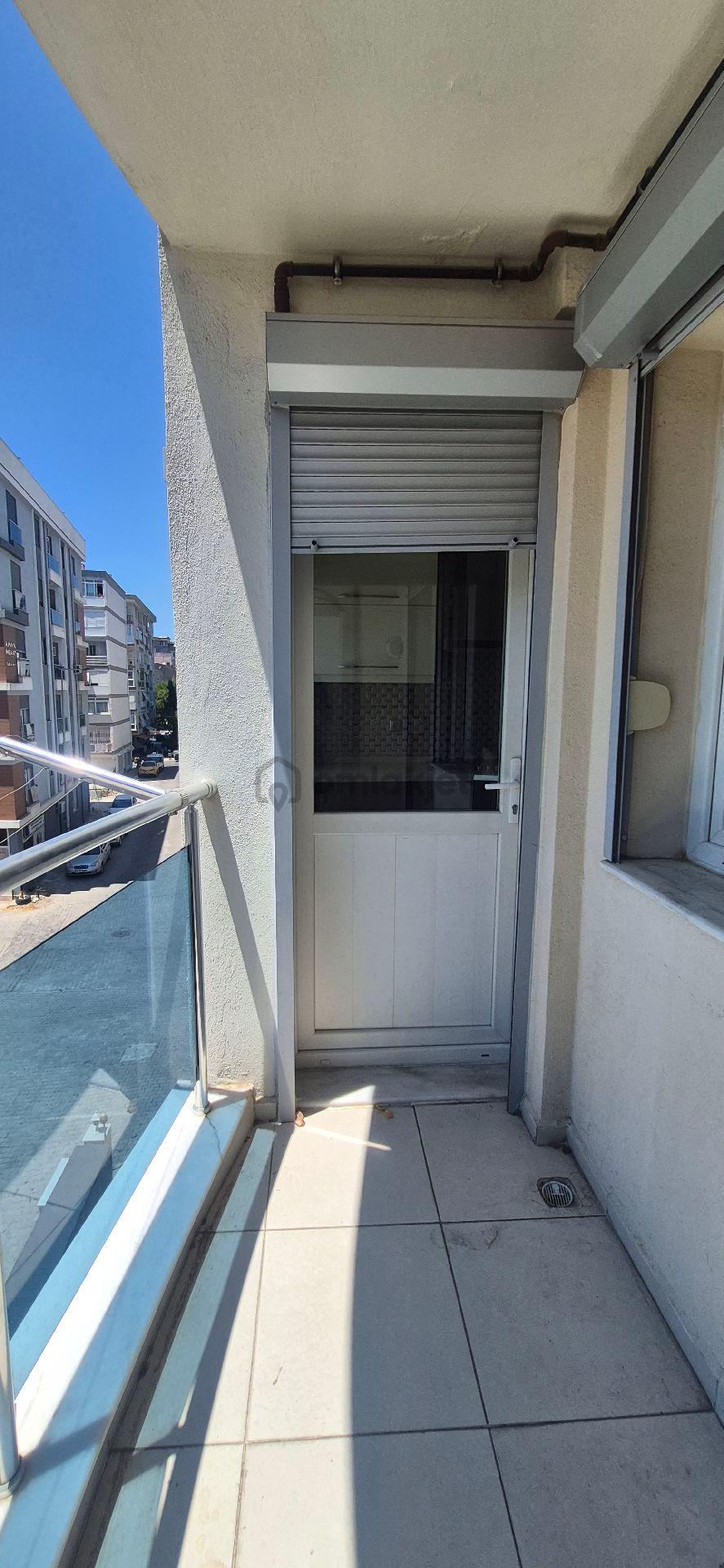 Bornova Da 3+1 Kiralık Geniş Daire - 22