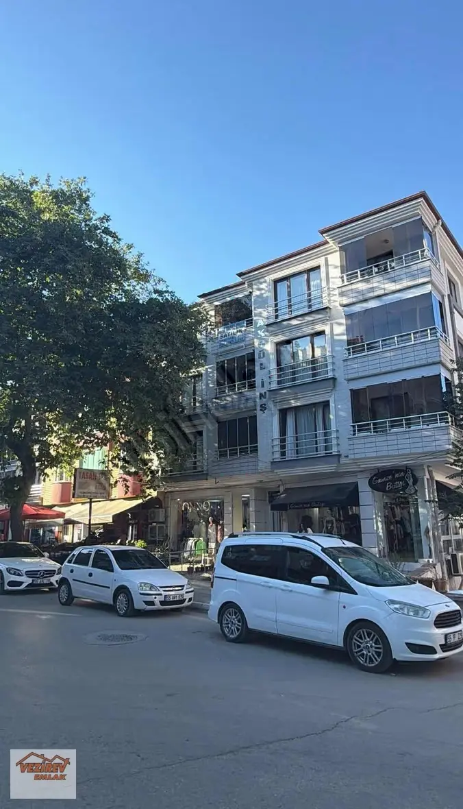 Çamlık Caddesine Cephe 3+1 Asansörlü Geniş Daire