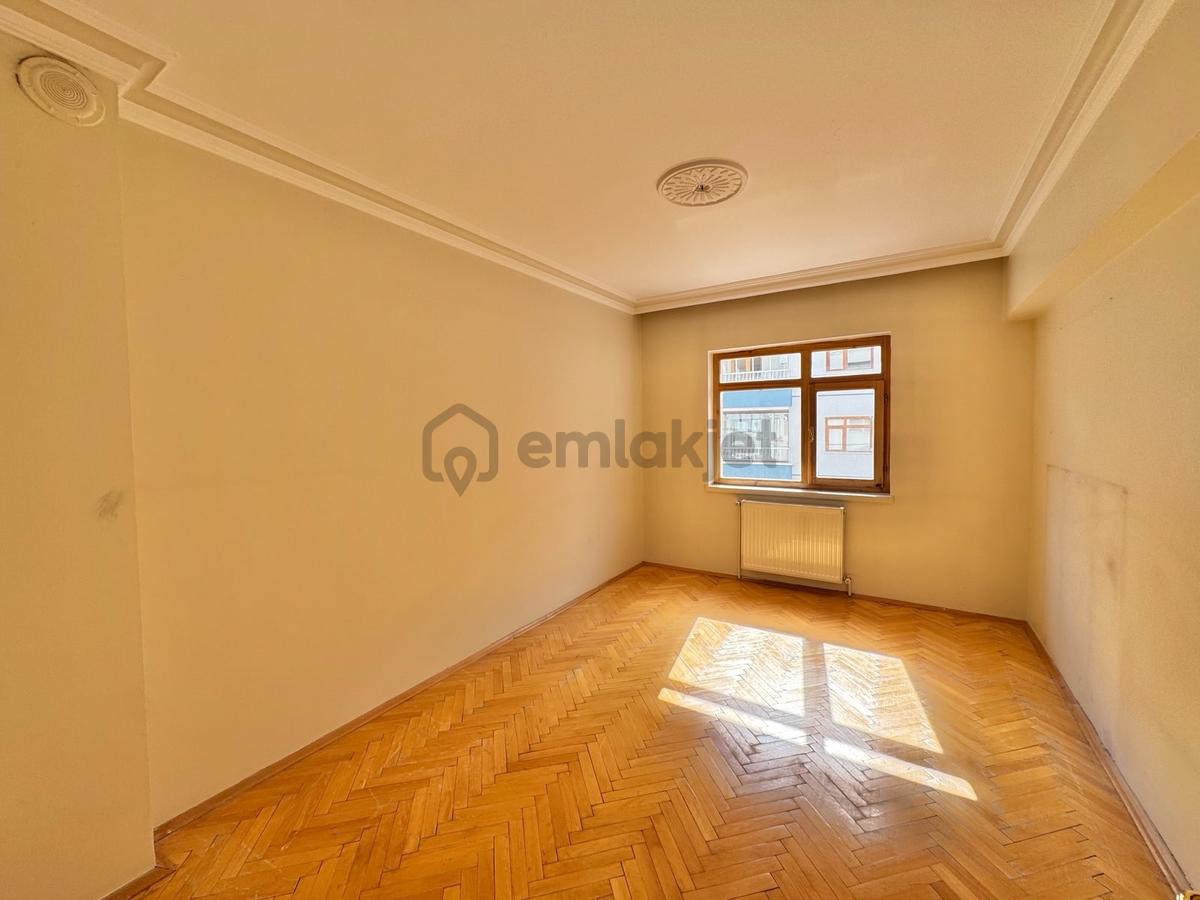 Bağlarbaşı'nda Satılık 3+1 Daire (10m2 Kilerli) - 17