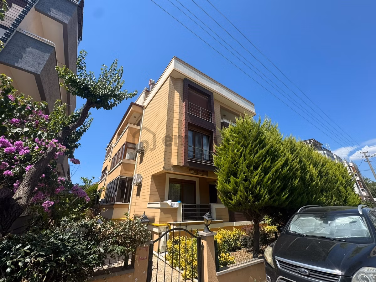 Sadece Kumsaldan Denize 100 Mt Ara Kat Doğalgazlı_3+1_köşe Daire