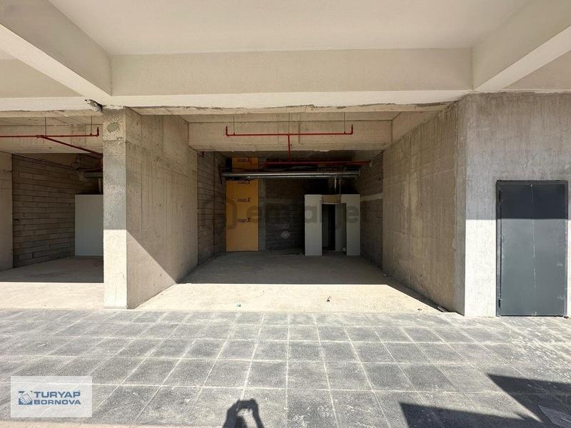 Modda Bulvar Satılık Yan Cephe Ticari Dükkan - 24