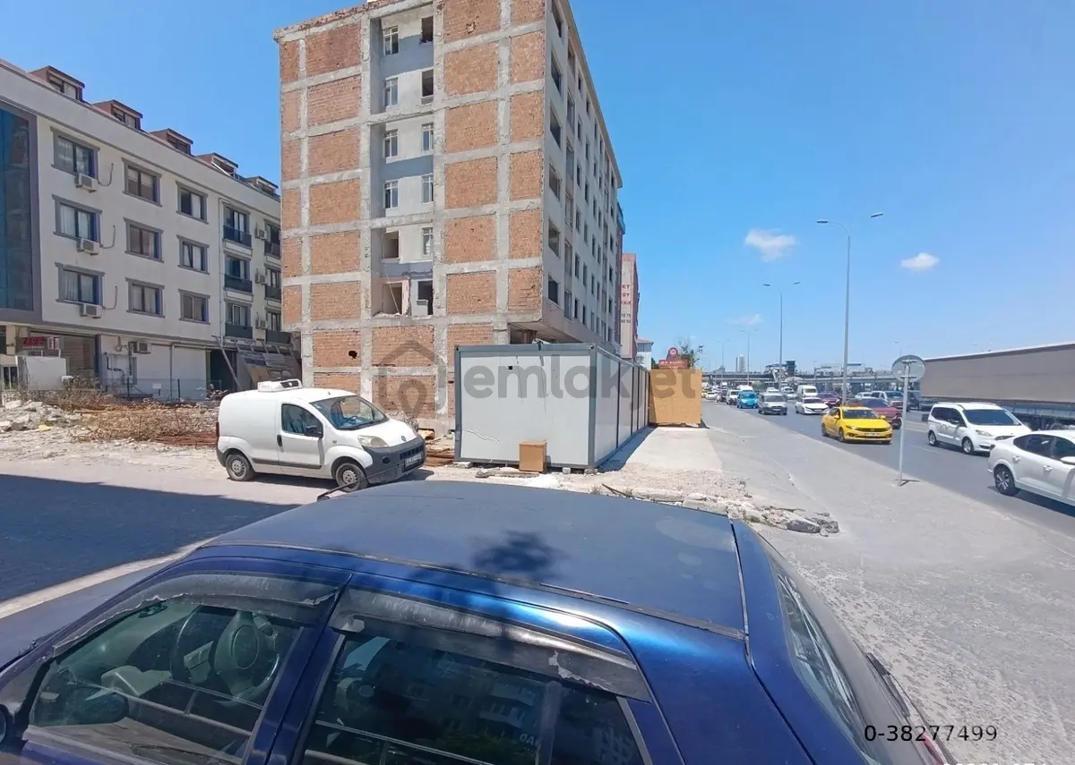 Avcılar Merkez De E5 Üstü 2+1 4. Kat 65 M2 Kentsel Den