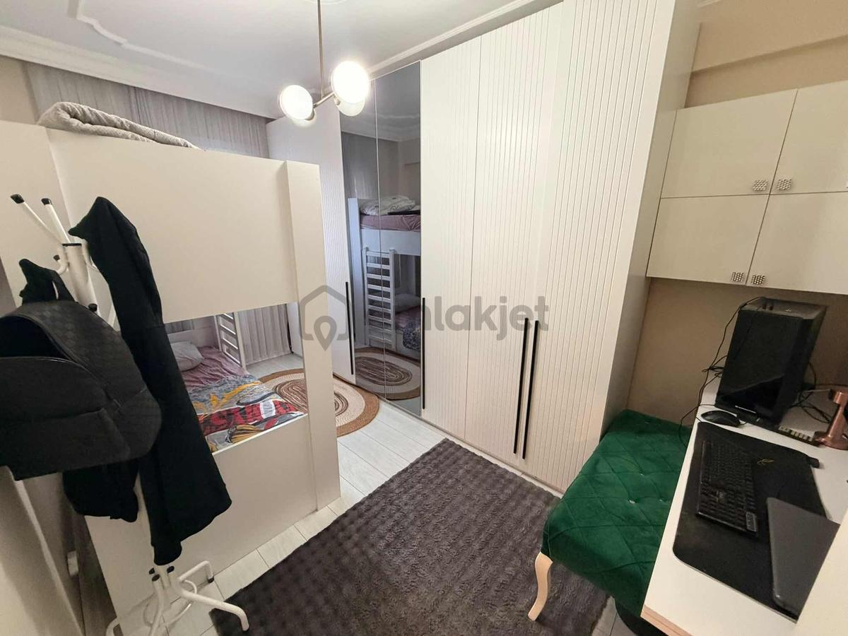 Buca Efeler Mahallesinde Full Tadilatlı Ara Kat Daire - 17