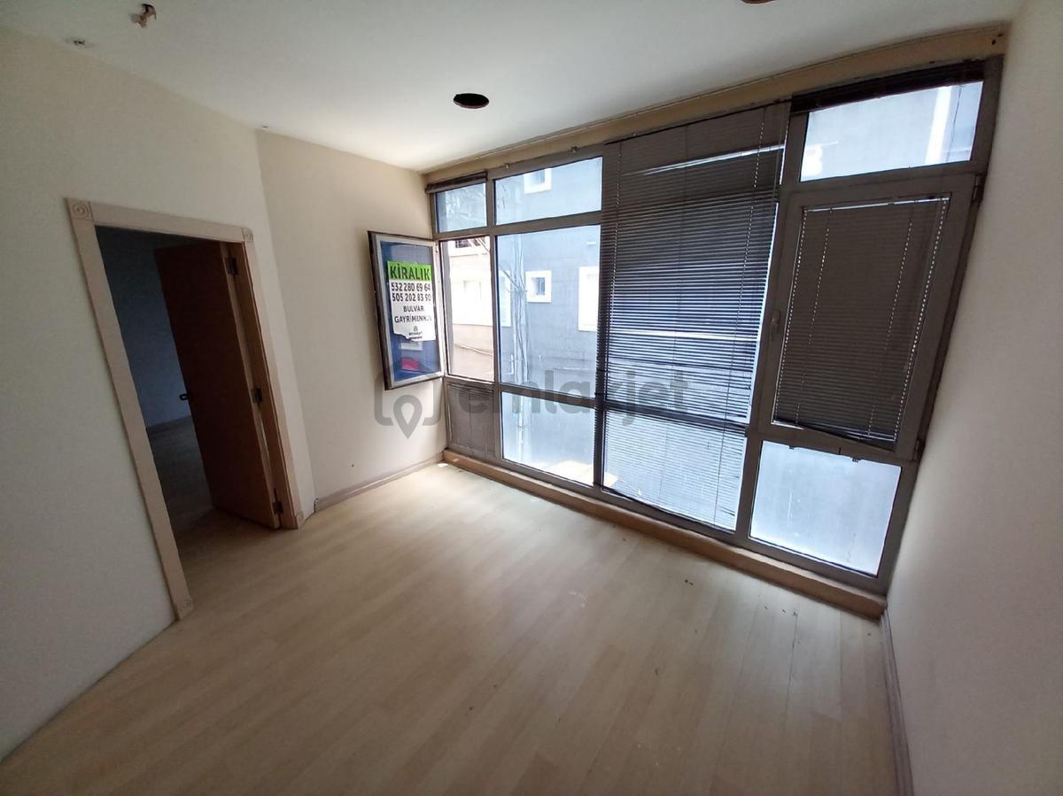 Buca Heykel Meydanı 2.kat Dükkan - 24