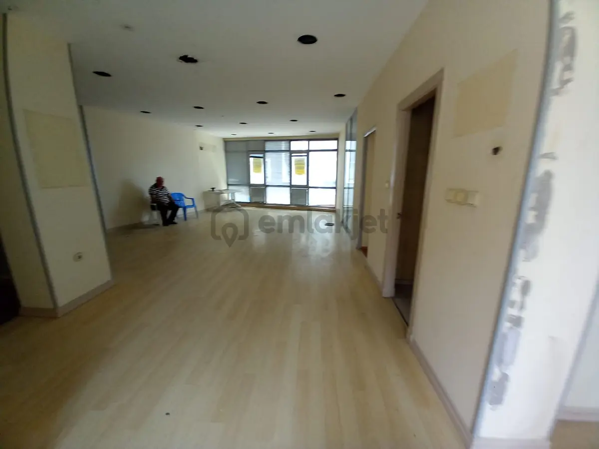 Buca Heykel Meydanı 2.kat Dükkan - 29