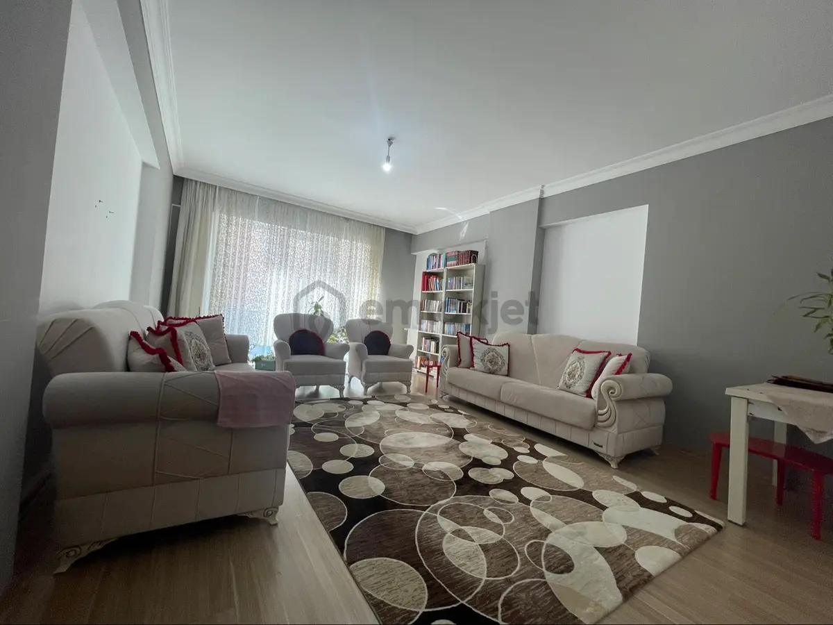 Acilsatılık! Metrobüse Yürüme Mesafesinde Aile Sitesi 3+1 - 3