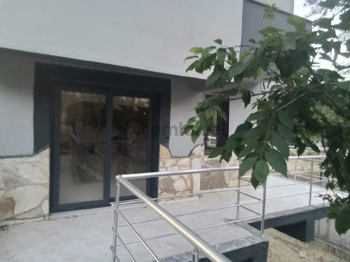 Soğucak'ta Müstakil Ev Ve Arsası