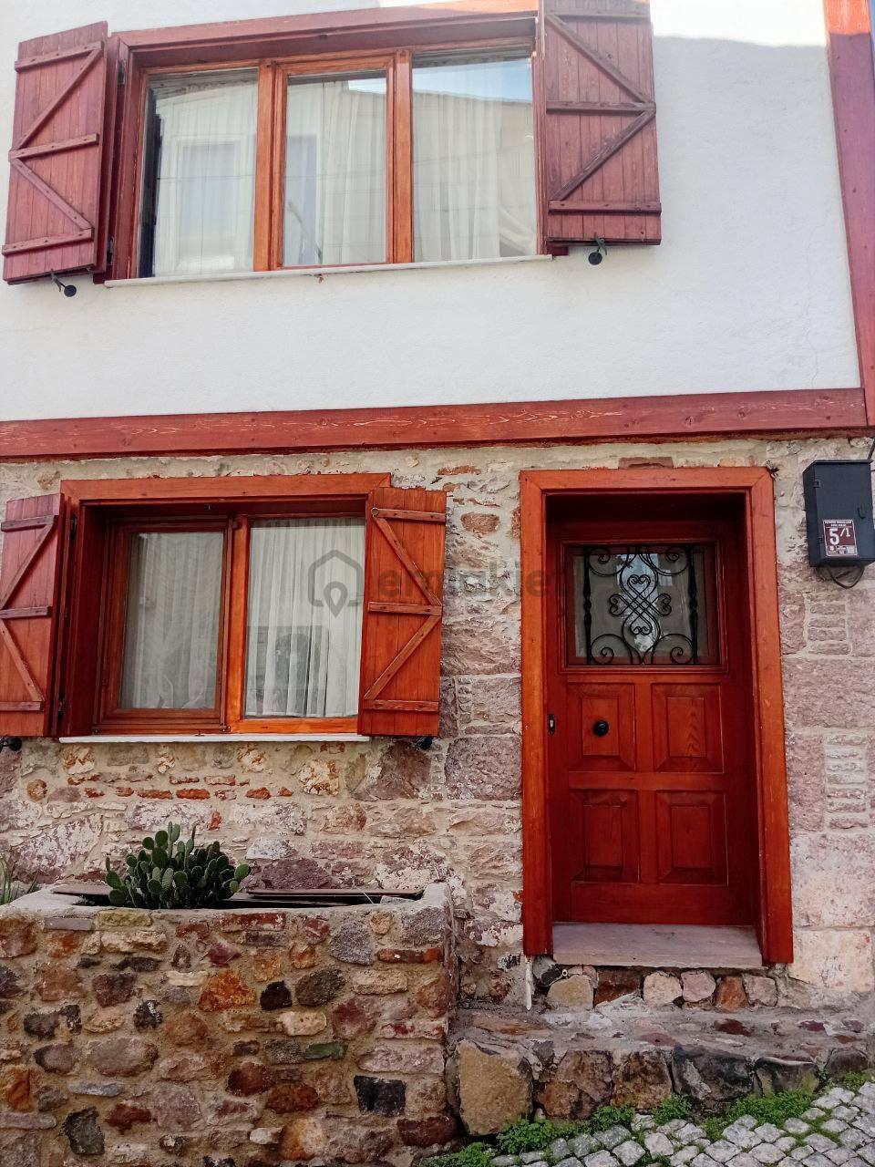 Ayvalık'ta Teraslı Rumevi Müstakil Tripleks - 8