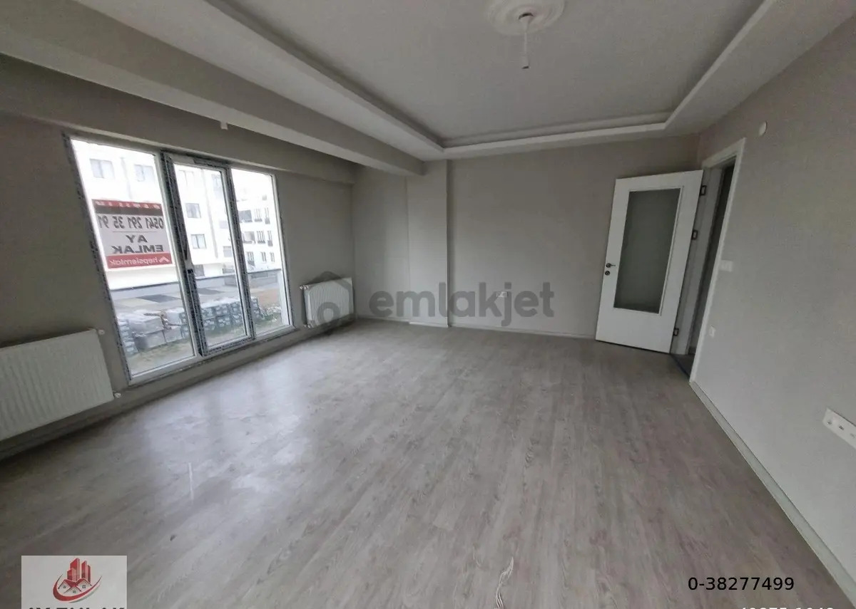 Ay Emlak'tan Denize 100 Metre Mesafede Cadde Üzerinde 2+1 Daire - 9