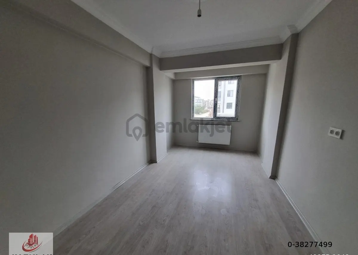 Ay Emlak'tan Denize 100 Metre Mesafede Cadde Üzerinde 2+1 Daire - 35