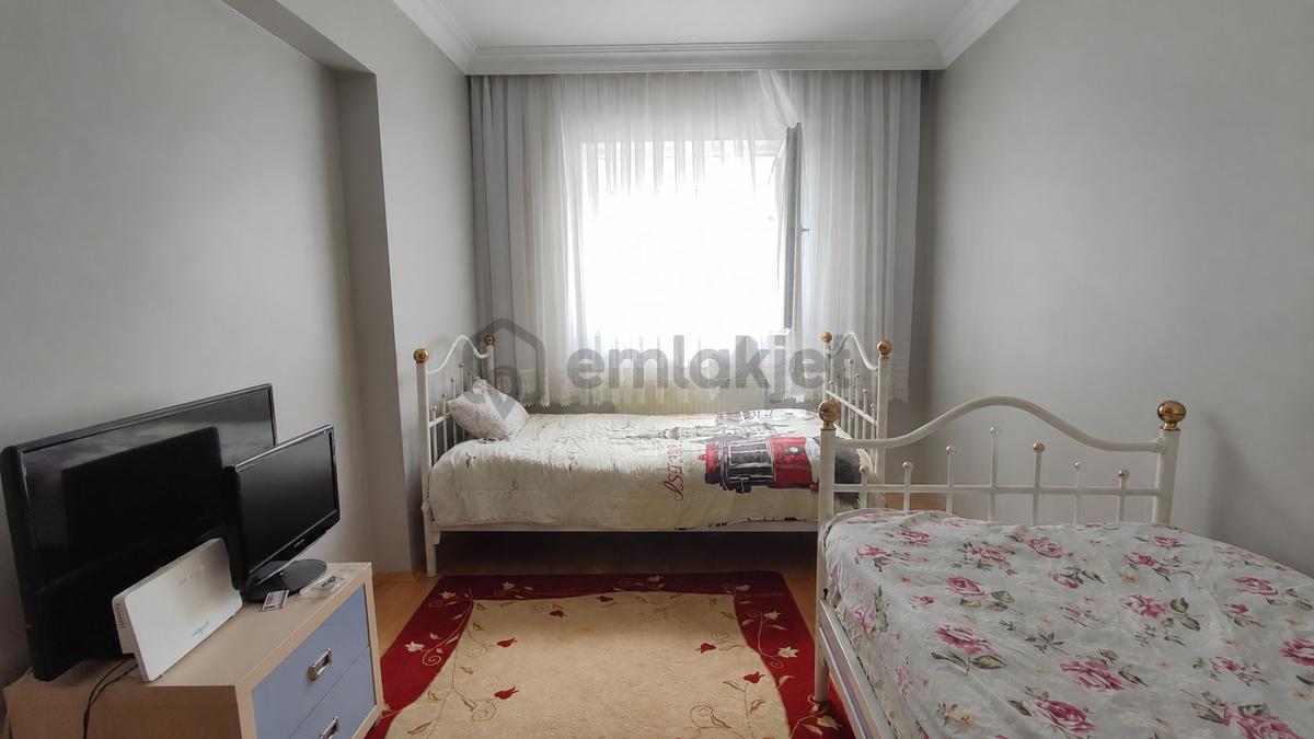Sincanda Cadde Üzeri Satılık Ev - 3