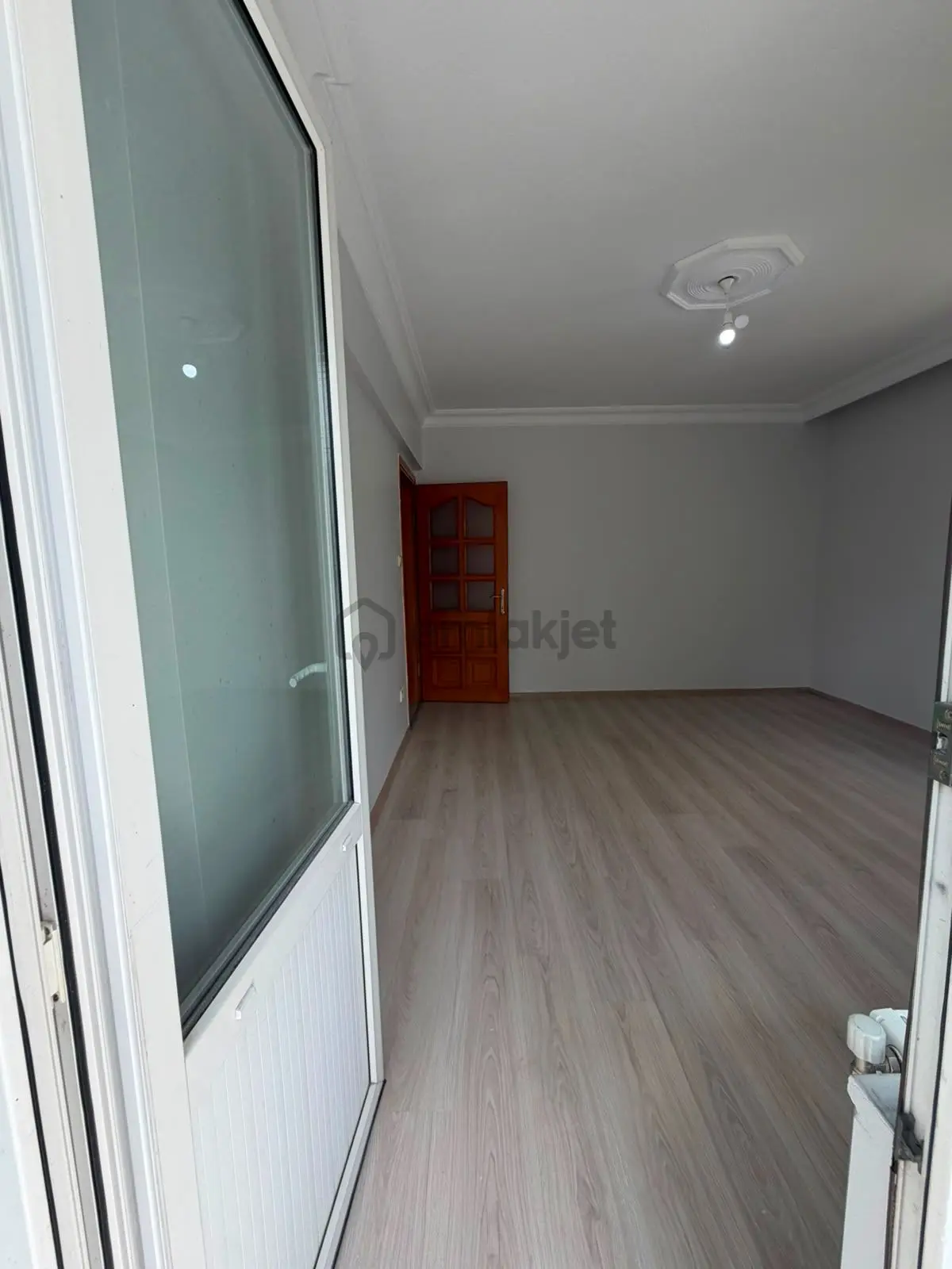 Karacaibrahim Mahallesi Kiralık 3+1 Cadde Üzeri Geniş Daire - 27