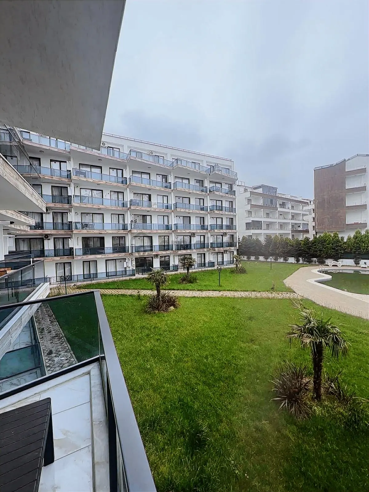 Havuzlu Sitede Temiz Eşyalı Daire - 17
