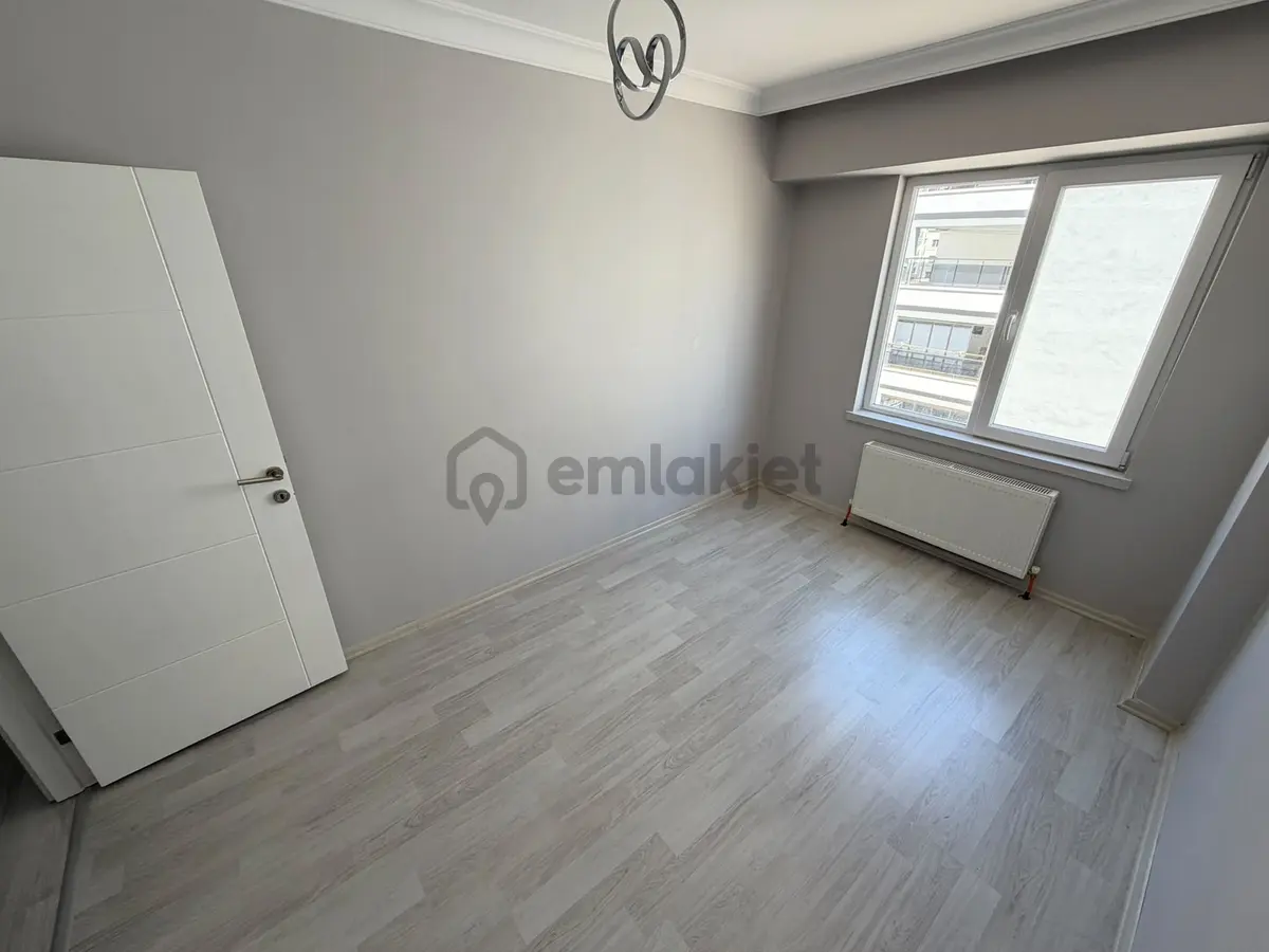 Feridun Çelik Mahallesinde 3+1 Asansör Geniş Balkon Full Yapı !! - 19