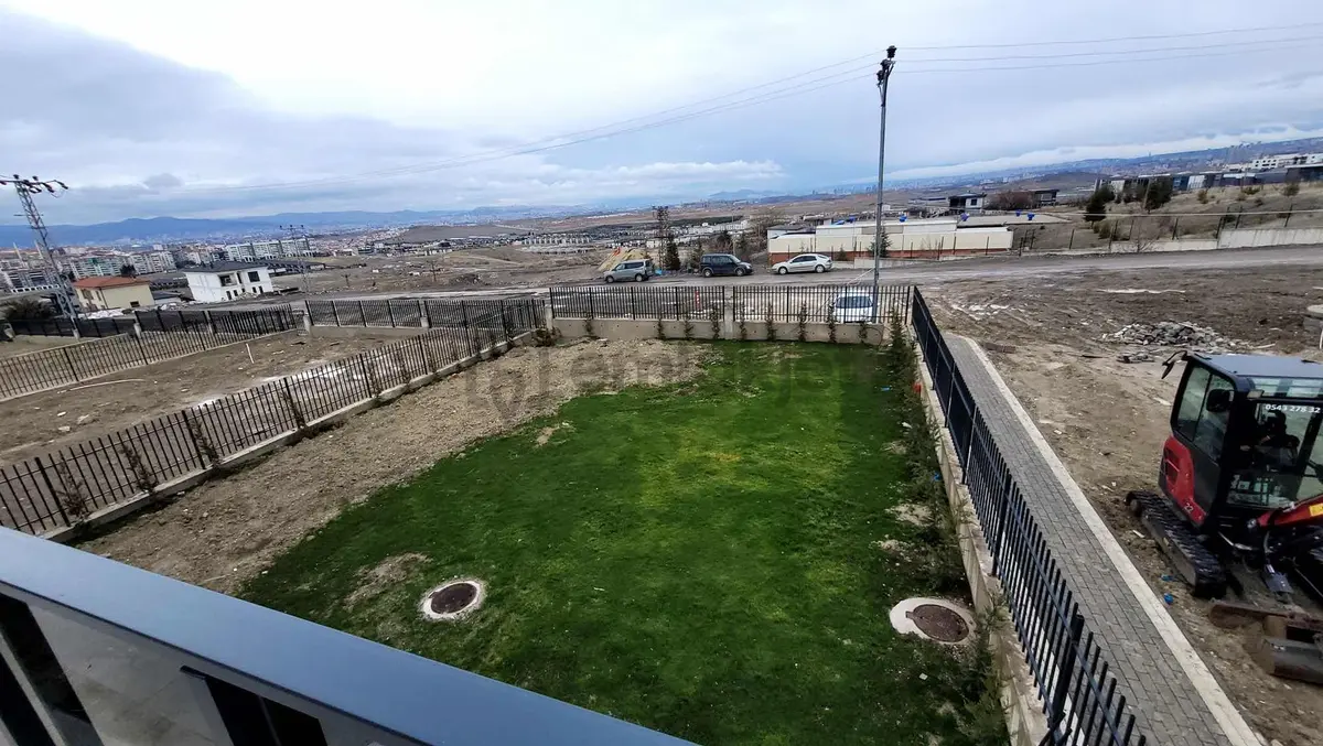 Bağlıca'da Site İçerisinde Otoparklı Satılık 5+1 Villa - 24