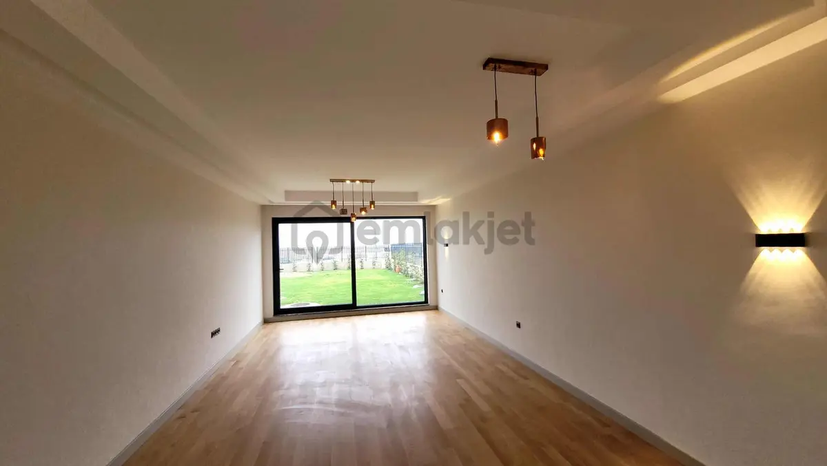 Bağlıca'da Site İçerisinde Otoparklı Satılık 5+1 Villa - 18