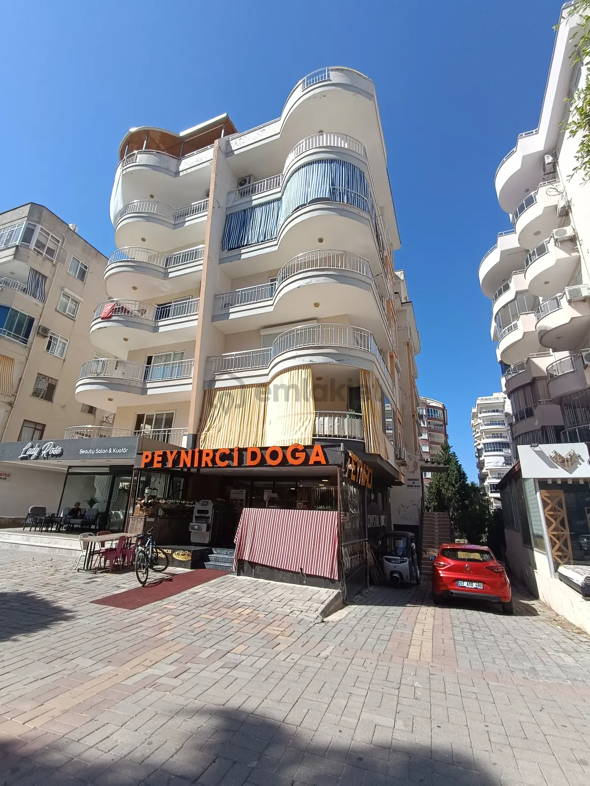Alanya Mahmutlar Barbaros Caddesi Üzerinde Satılık 1+1 Daire - 2