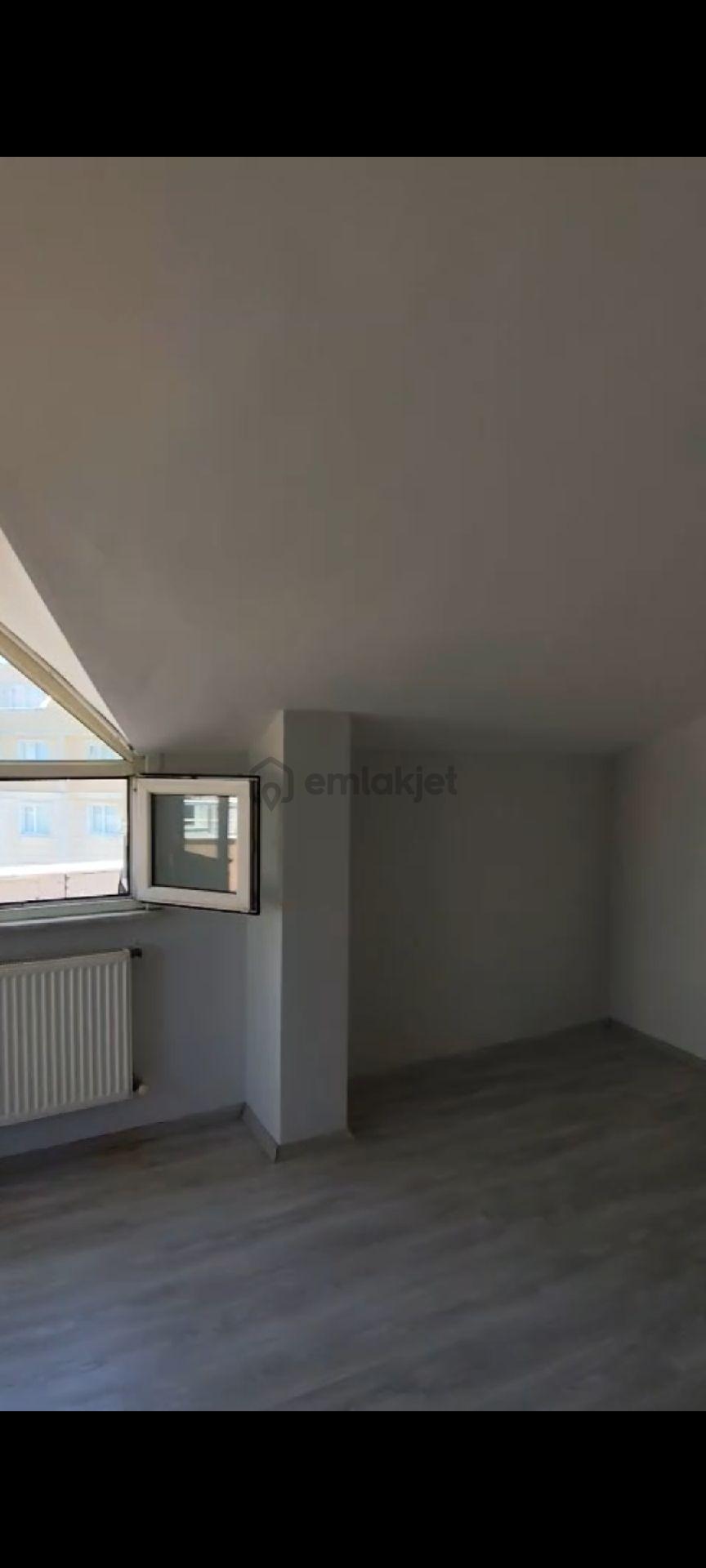 Gürpınar Merkezde 1+1 Çatı Kat Kiralik - 3