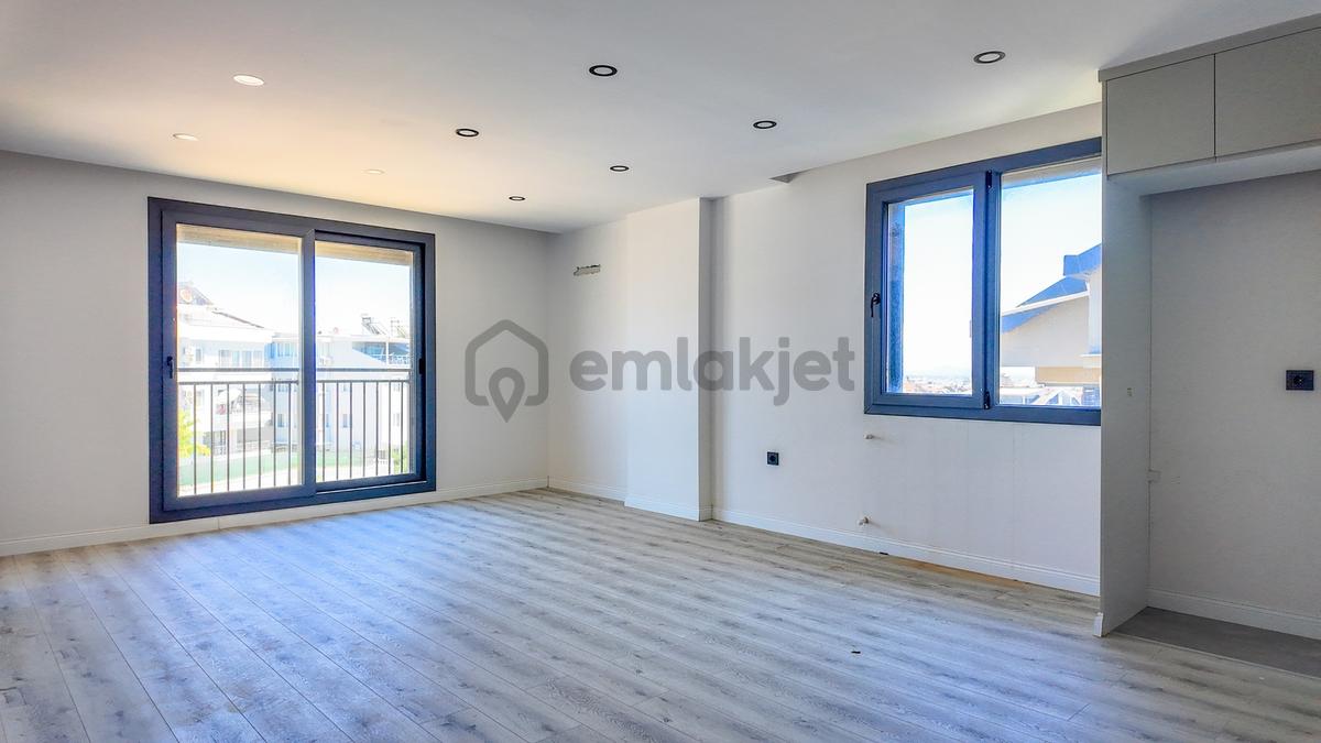 Ön Cephede Havuzlu Otoparklı Sıfır Üst Segment 2+1 Daire - 23