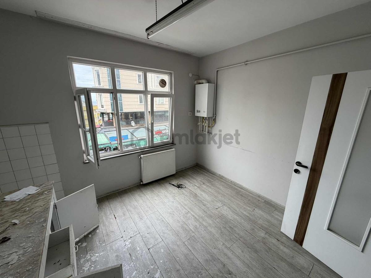 Cadde Üzerinde Satılık 3+1 Daire - 10