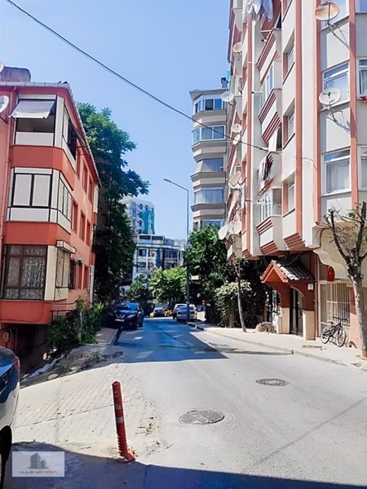 Küçükçekmece Yeni Mahallede 3+1 Kullanışlı Satılık Daire - 2