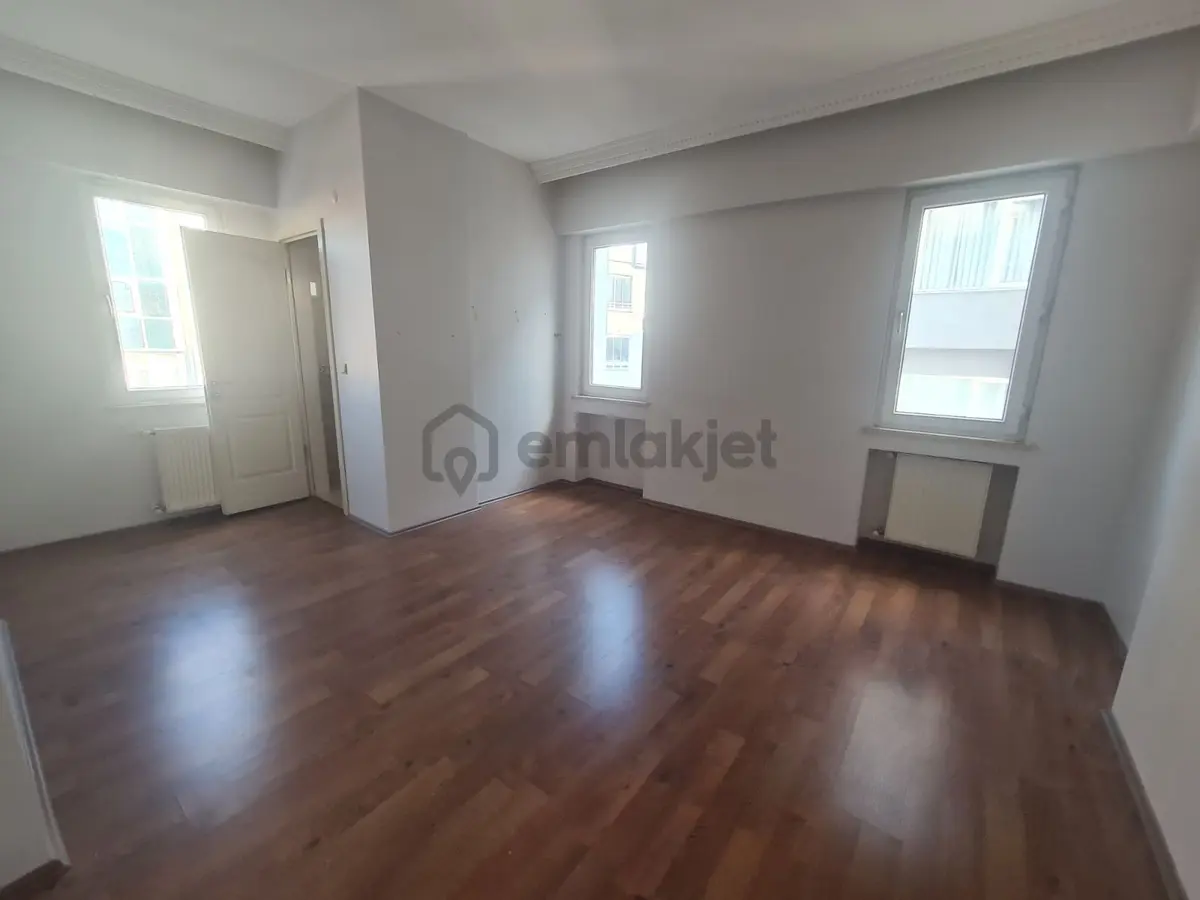 Koru Evleri 7 Sitesinde Satılık Geniş Daire - 29
