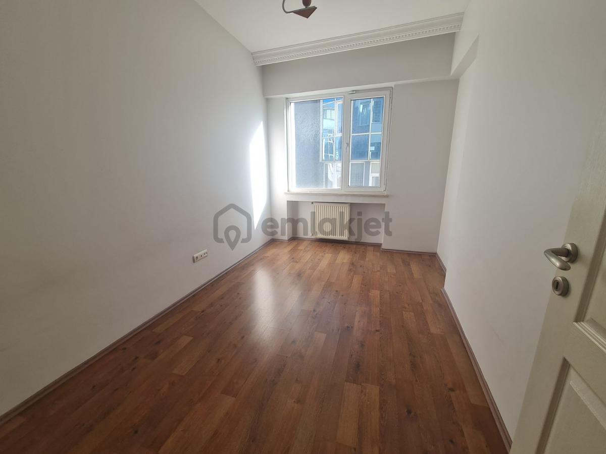 Koru Evleri 7 Sitesinde Satılık Geniş Daire - 27