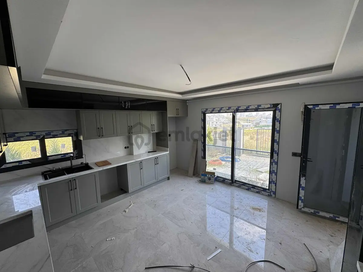 Çınarlı'da 5+1 Kapalı Mutfak Akıllı Ev Sistemli Bağımsız Villa - 30