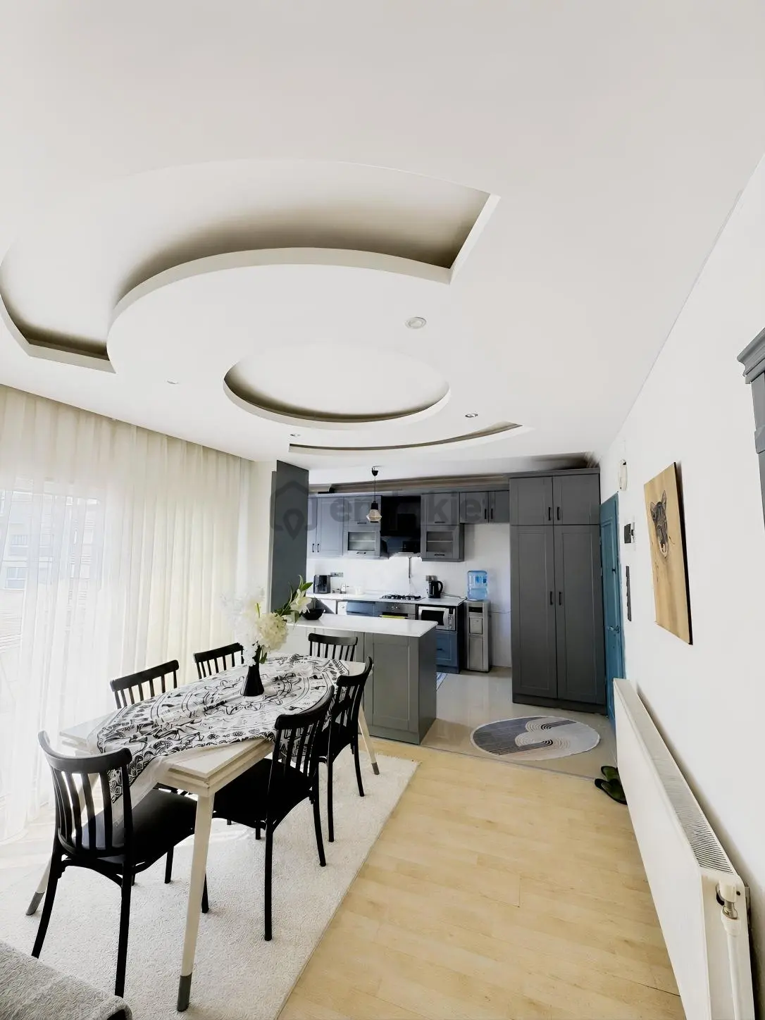 Kafeler'de Köşe Konumda Kiralık Eşyalı Daire !