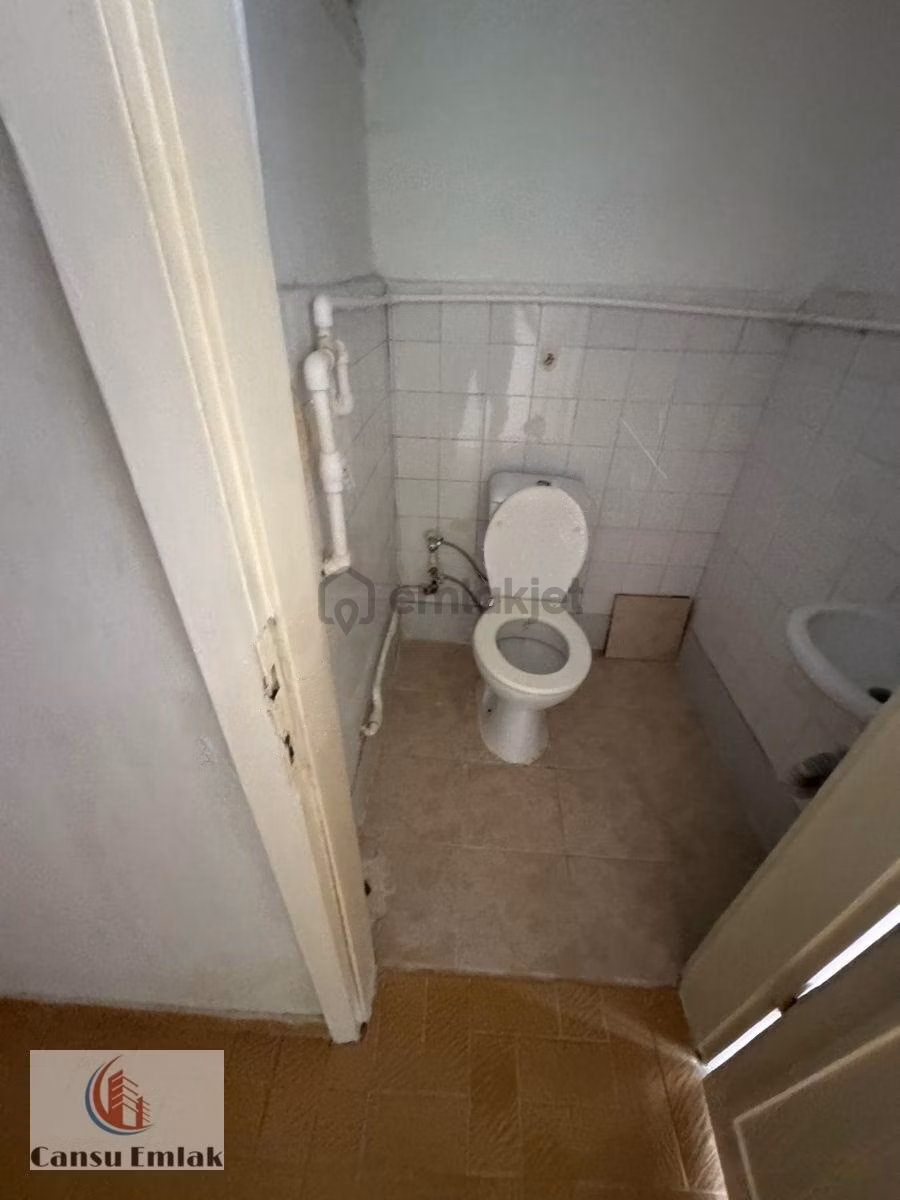 Emekte 2+1 Giriş 8.caddeye Yakın Merkezi 35 Bin Tl - 13