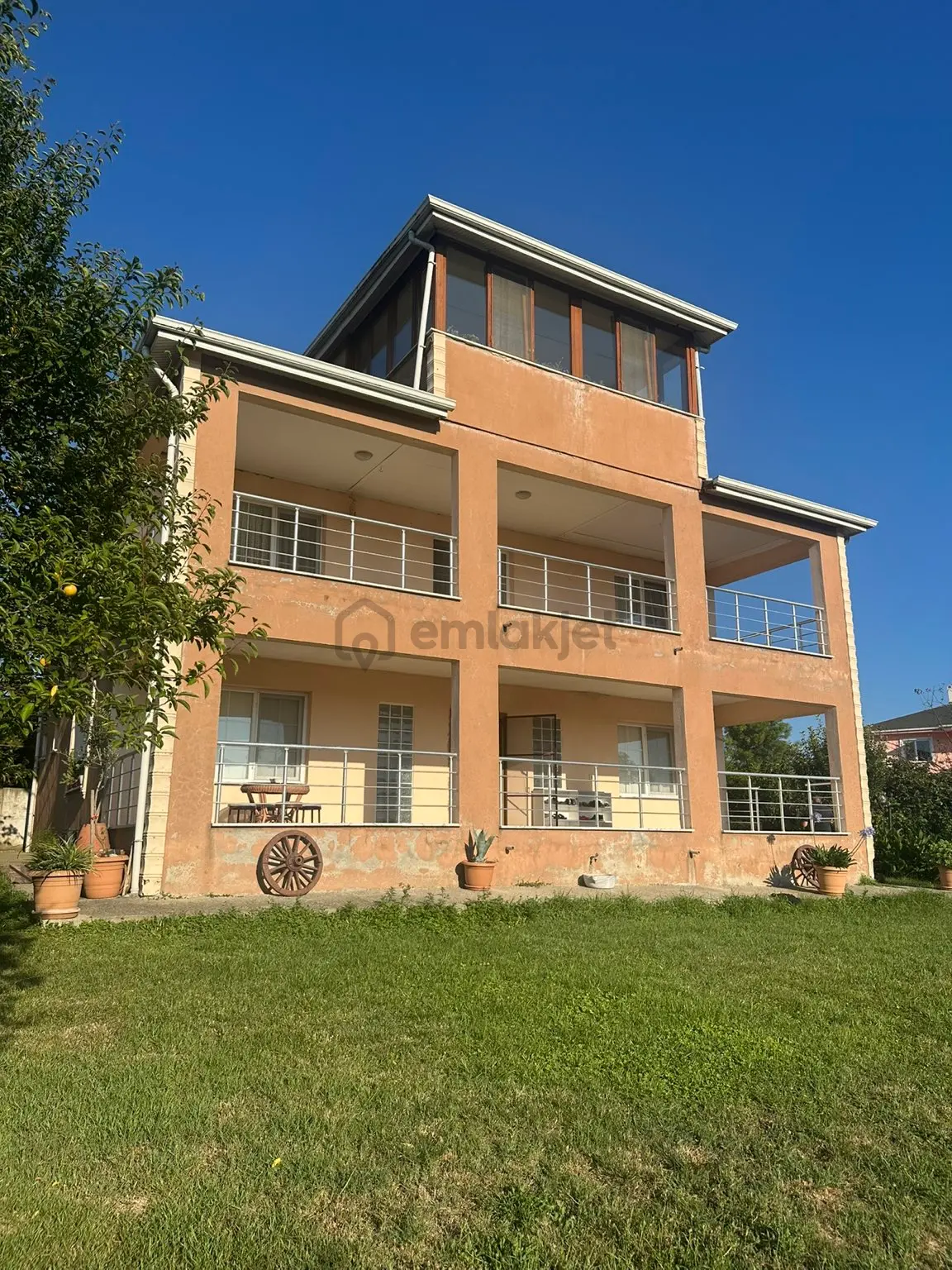 Karasu’da 1150m2 İçerisinde Müstakil Ev Deniz Manzaralı