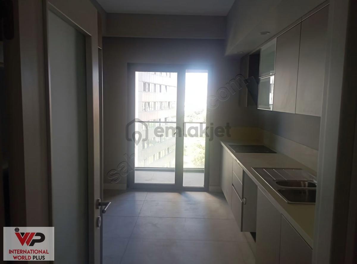 Fikirtepe 6.blokta Satilik Daire - 2