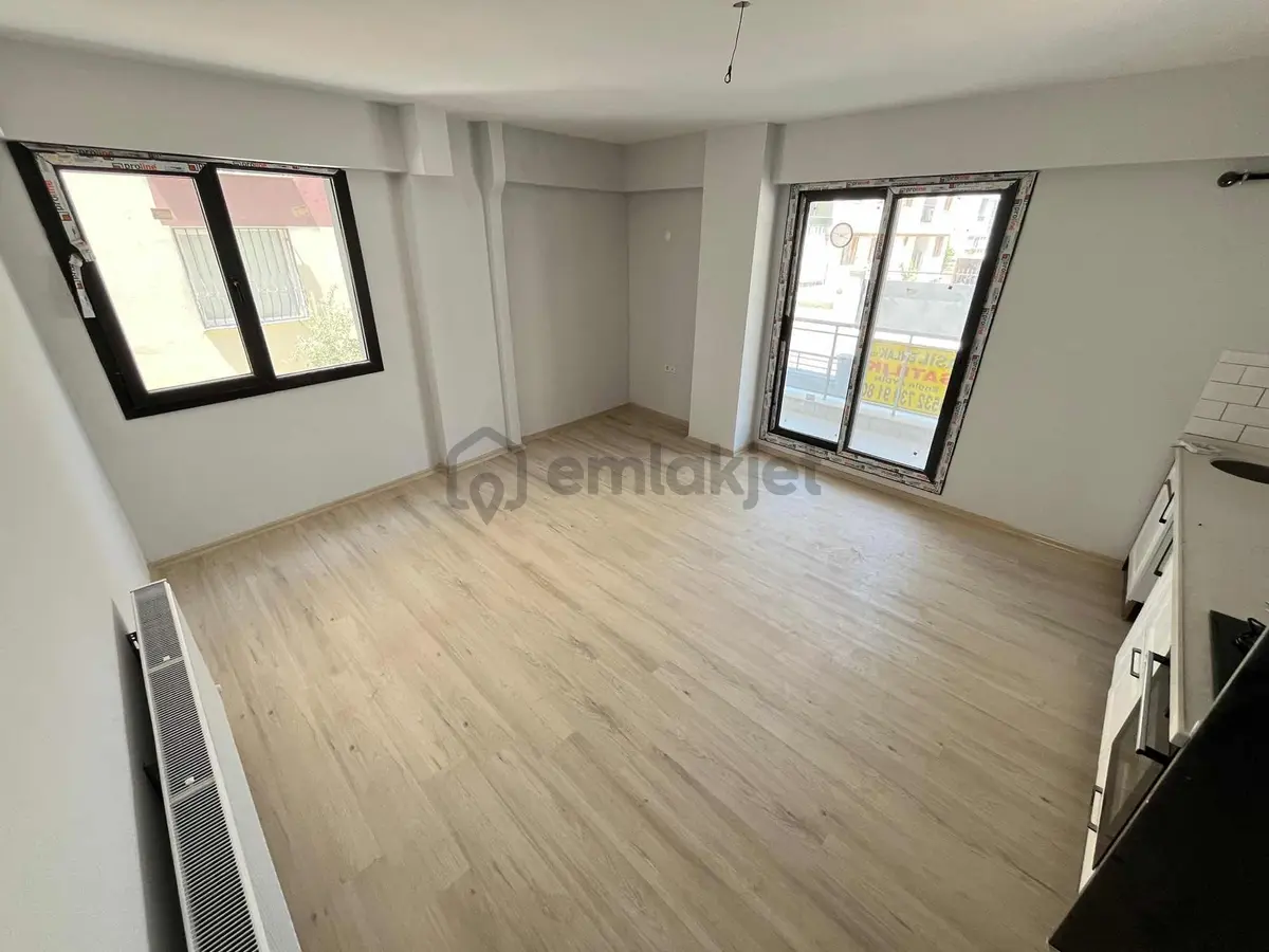Emlak Center'dan Muradiye Mah Satılık 1+1 Daire - 3