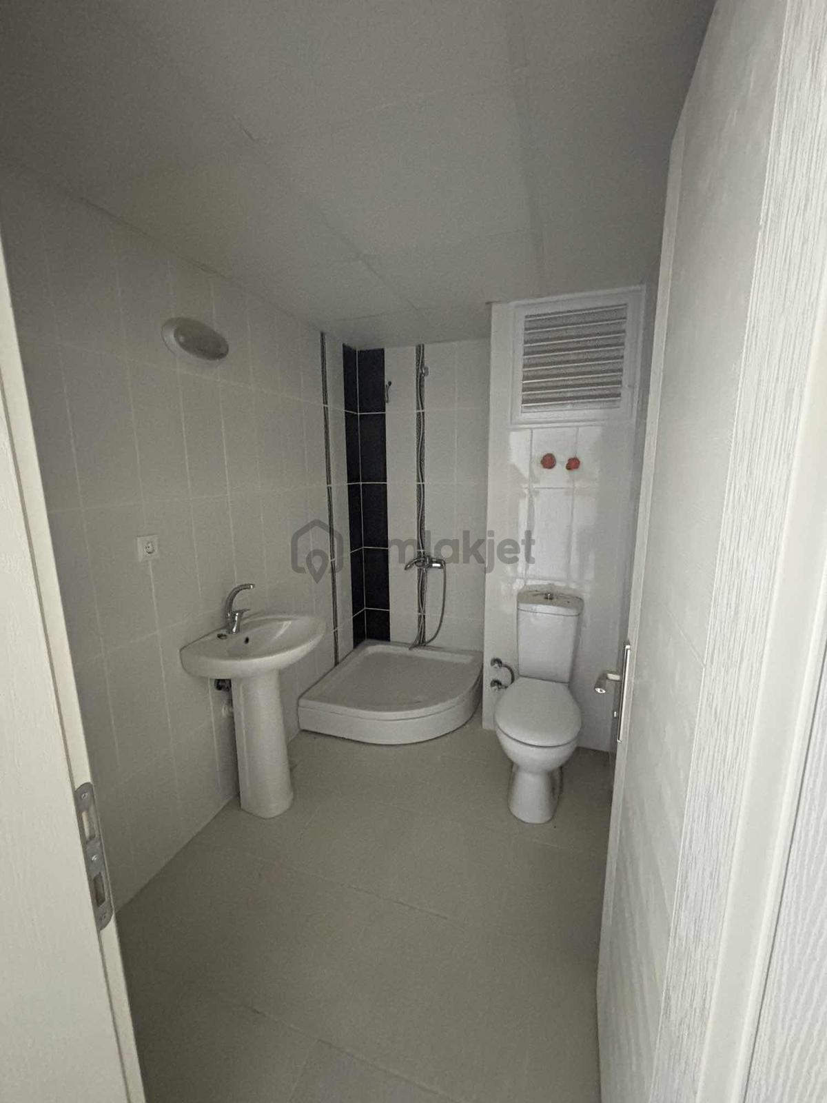 Güvenlikli Sitede Önü Açık 1+1 Daire - 4