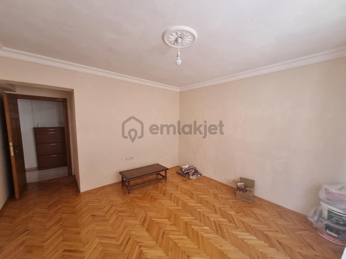 Cadde Üzeri - Merkezi Konum - Ara Kat - 3+1 Kiralık - 26