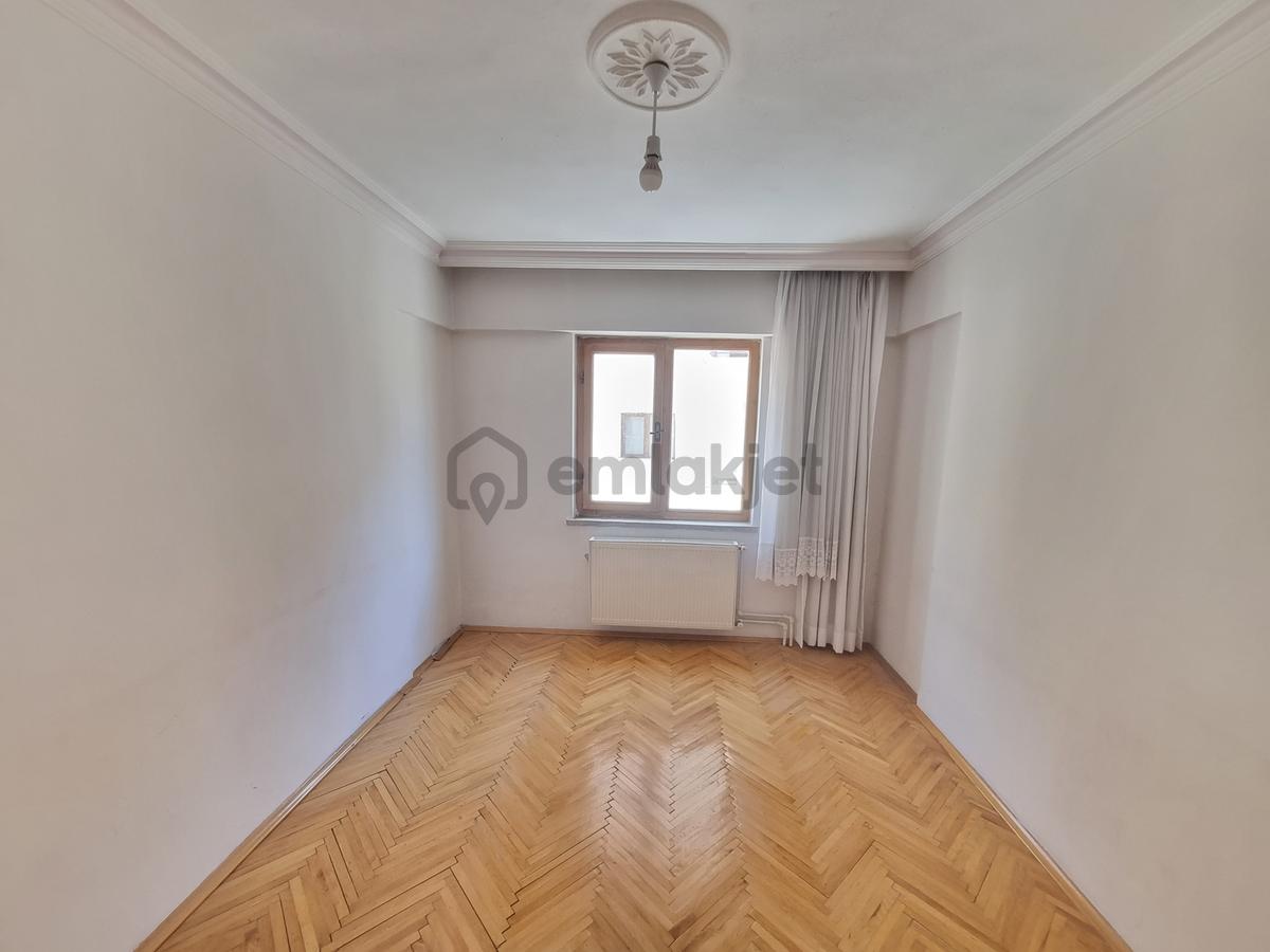 Cadde Üzeri - Merkezi Konum - Ara Kat - 3+1 Kiralık - 19