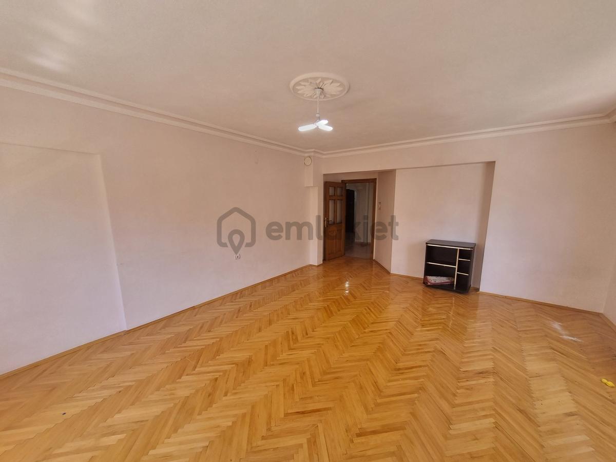 Cadde Üzeri - Merkezi Konum - Ara Kat - 3+1 Kiralık - 8