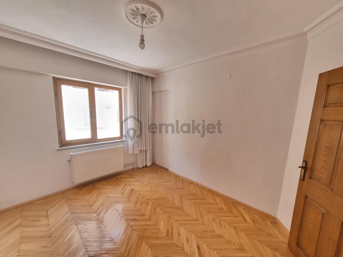 Cadde Üzeri - Merkezi Konum - Ara Kat - 3+1 Kiralık - 31