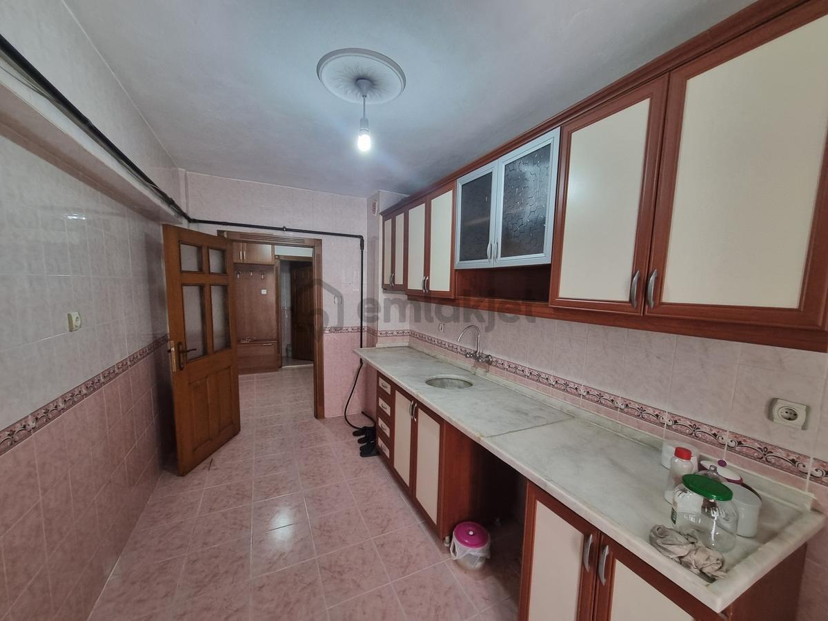 Cadde Üzeri - Merkezi Konum - Ara Kat - 3+1 Kiralık - 13