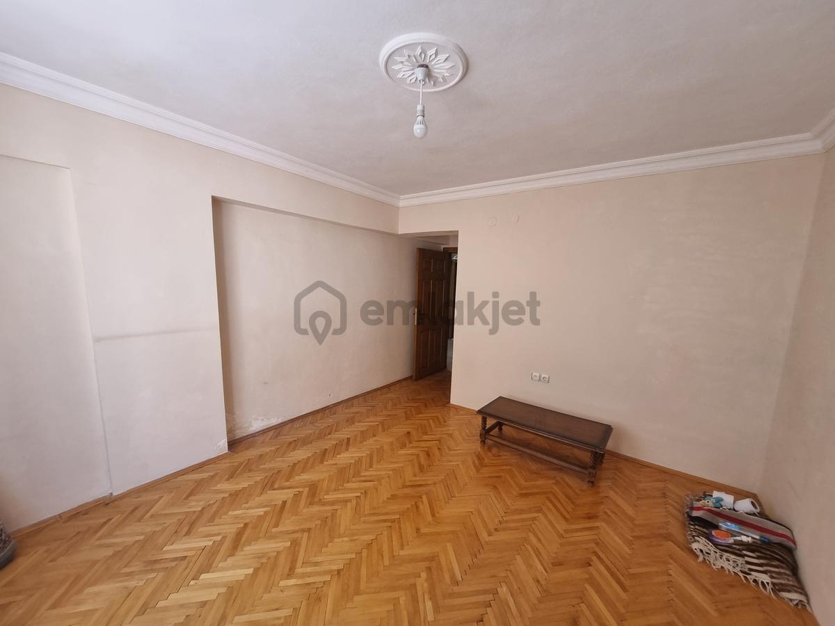 Cadde Üzeri - Merkezi Konum - Ara Kat - 3+1 Kiralık - 17