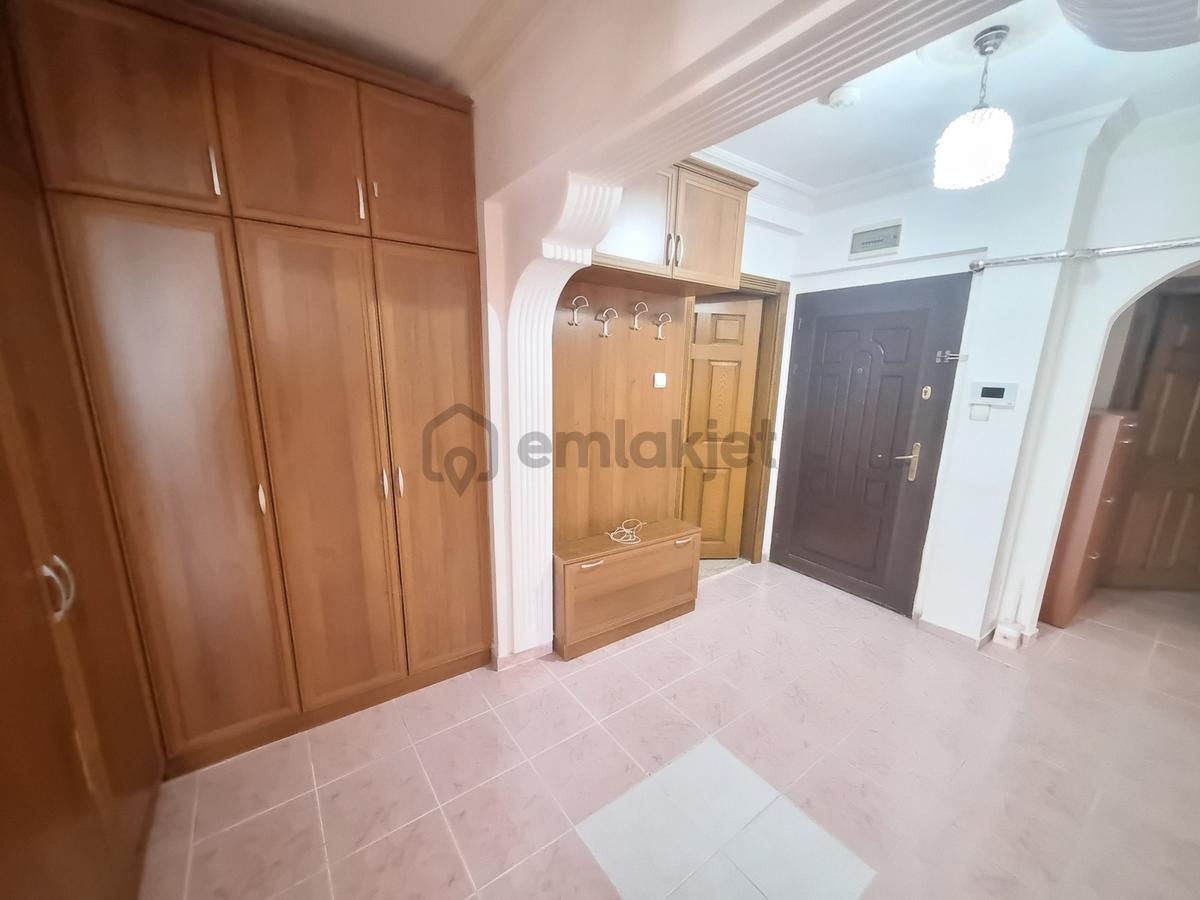 Cadde Üzeri - Merkezi Konum - Ara Kat - 3+1 Kiralık - 21
