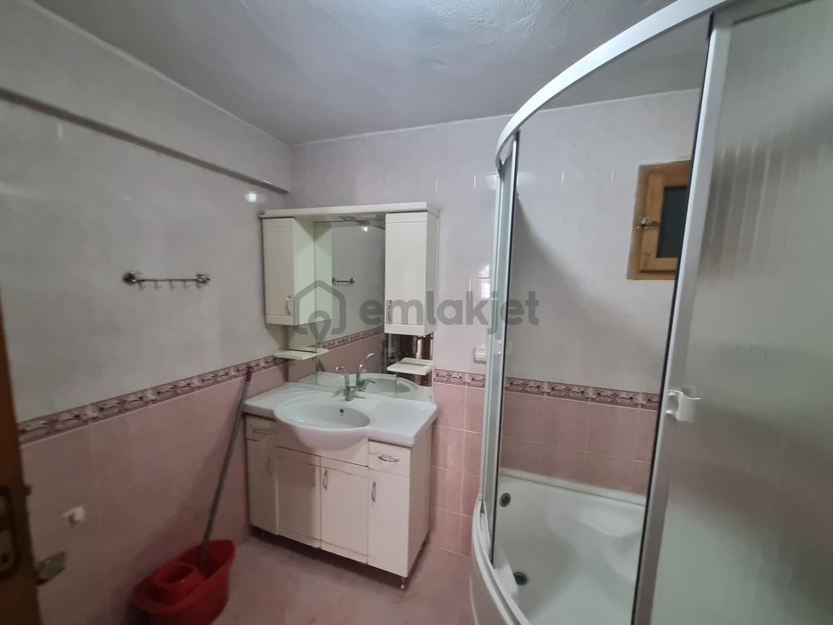 Cadde Üzeri - Merkezi Konum - Ara Kat - 3+1 Kiralık - 20