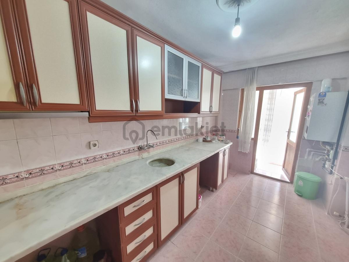 Cadde Üzeri - Merkezi Konum - Ara Kat - 3+1 Kiralık - 30