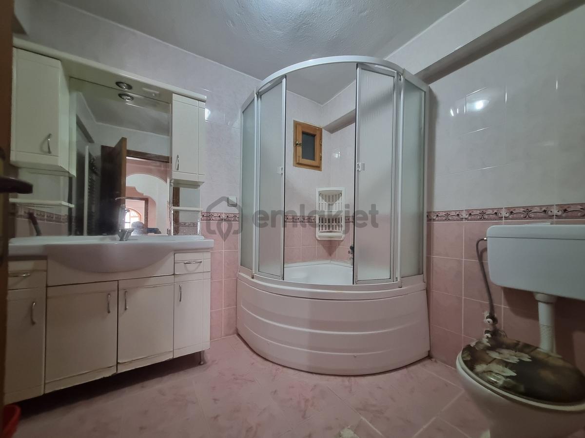 Cadde Üzeri - Merkezi Konum - Ara Kat - 3+1 Kiralık - 15