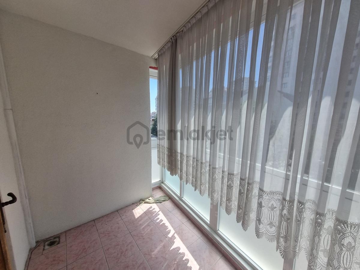 Cadde Üzeri - Merkezi Konum - Ara Kat - 3+1 Kiralık - 6