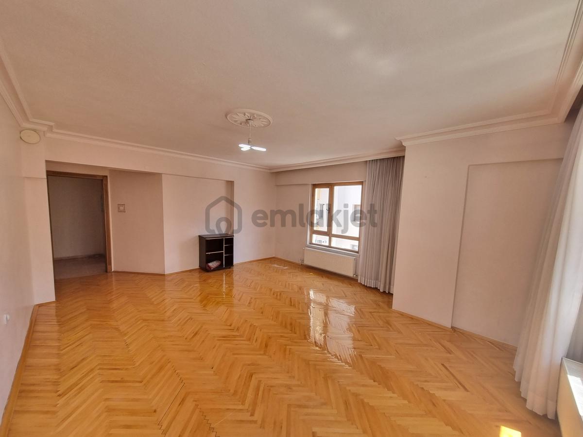 Cadde Üzeri - Merkezi Konum - Ara Kat - 3+1 Kiralık - 29