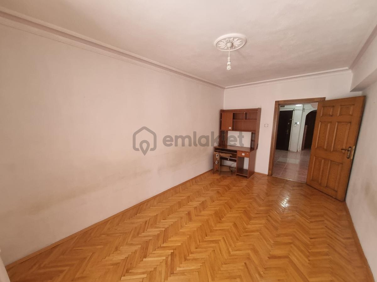 Cadde Üzeri - Merkezi Konum - Ara Kat - 3+1 Kiralık - 16